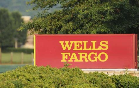 The estimated base pay is 64,128 per year. . Personal banker wells fargo salary